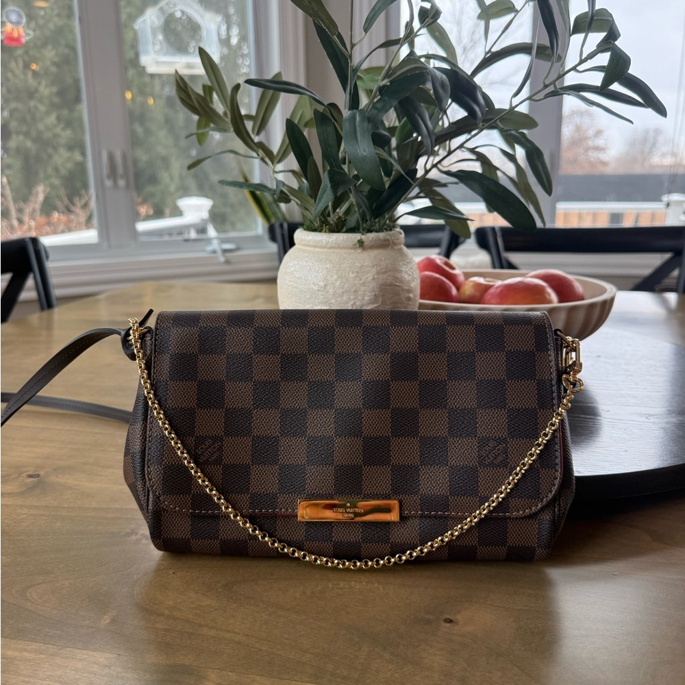 Elegant Brown Checkered Crossbody Bag with Gold Accents - Picture 8 of 11